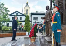 Shavkat Mirziyoyev Moskvadagi Islom Karimov xiyoboniga bordi (foto) фото