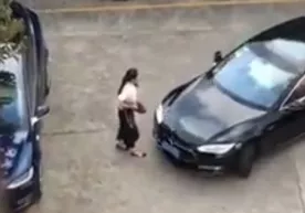 Қиз йўл бермаган ҳайдовчига атайлаб автоҳалокат уюштирди (видео) фото