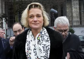Belgiya sobiq qirolining nikohsiz tug‘ilgan qizi sud orqali malika maqomiga erishdi фото