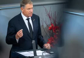 Why did the Romanian president decide to resign? фото