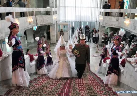 Qirg‘izistonda hukumat a’zolariga «to‘yma-to‘y yurish» taqiqlandi фото