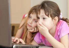 Olimlar: Internetga qiziqish o‘smirlarni sog‘lig‘i va baxtidan mahrum qiladi фото