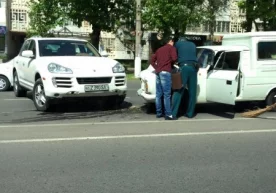 Жасур Умировники эканлиги тахмин қилинган Porsche «Москвич» билан тўқнашгани хабар берилди фото