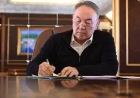 Қабул қиладиган муҳим қарорларимни у тушимда аён қилади - Назарбоев ўз онаси ҳақида фото