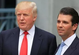 Трампнинг ўғли ўзидан 9 ёш катта бошловчига уйланмоқчи фото