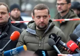 Украинада шов-шувли истеъфолар тўлқини: президент офисидан мудофаа вазирлигигача фото