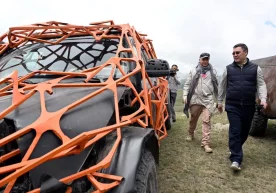 Қирғизистон президенти «Тентак Макс» услубидаги автомобилда сайр қилди фото