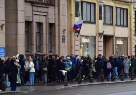 Rossiyadagi prezidentlik saylovida 75 kishi hibsga olindi фото