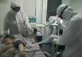 «Yanada hushyor bo‘ling, bu holat saboq bo‘lsin» – Vazirlik jonlantirish bo‘limiga yotqizilgan bemor videosini namoyish etdi фото
