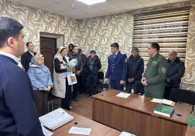 Byuroning Oltiariq tuman bo‘limi tomonidan yarashgan oilalar ayollariga sovg‘alar ulashildi фото