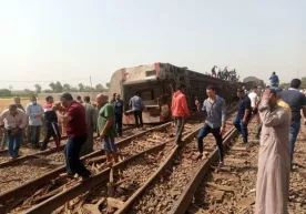 Misrda relsdan chiqib ketgan poyezd fojiaga sabab bo‘ldi (video) фото