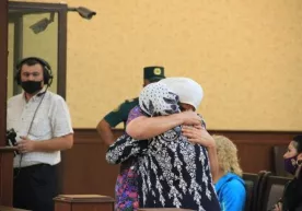 Muslimov zo‘riqib, Ortiqova «bo‘g‘ilgan» sud majlisida 16 nafar mahkuma ozodlikka chiqdi (foto) фото