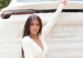Kim Kardashyan butunlay qo‘y yungi bilan qoplangan Lamborghini Urus’ni namoyish etdi (video) фото
