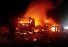 На перевале Камчик загорелся грузовик фото