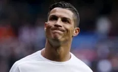 Ronaldu: Kim nima desa desin, futbol tarixida o‘zimga yorqin joy ta’minladim фото