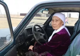 Shumaxerning qozog‘istonlik “onasi” eskicha qarashlarni chippakka aylantirdi (video) фото