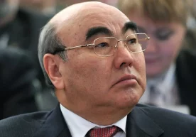 Қирғизистон депутатлари Асқар Акаевга собиқ президент мақомини қайтаришдан бош тортди фото