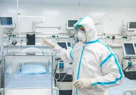 Россияда беморларни коронавирусдан тузалганлар қонини қуйиш орқали даволаш бошланди фото