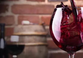 Qizil vino ichib turasizmi? Unda uzoq yashashingiz aniq фото