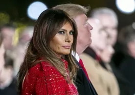 Мелания Трамп эрининг ҳиёнатлари ҳақидаги миш-мишлардан сўнг расмий сафарларда у билан юришдан бош тортди фото