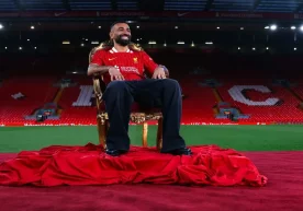 For how many years did Liverpool extend the contract with Mohamed Salah? фото