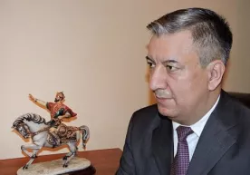 «Ўзбекнефтгаз» раҳбари бензин нархи ниманинг ҳисобига пасайишини айтди фото
