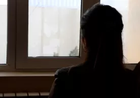 Россияга ишга кетган ёлғиз онанинг ёлғиз қизи зўрлангани айтилди. ИИБ буни «ҳар икки томоннинг хоҳишига кўра юз берган жинсий яқинлик» деб ҳисобламоқда фото