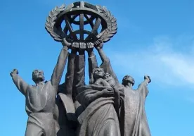 Ҳелсинкида СССР томонидан ҳадя қилинган «Бутун дунёда тинчлик» монументи демонтаж қилинди фото