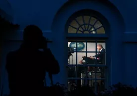 Трамп бургага аччиқ қилиб кўрпага ўт қўймоқчи (фото) фото