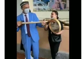 Шерали Жўраев куйлаганида Юлдуз Усмонова доира чалиб жўр бўлди (видео) фото