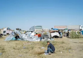 Biydek dalada: o‘zbekistonlik minglab migrantlar Rossiya-Qozog‘iston chegarasida qolib ketayotgani haqida фото
