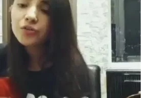 Turkcha qo‘shiqni maromiga yetkazib ijro etgan bu qiz hammani lol qoldirdi... (video) фото