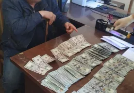 Ҳазорасп ҳокими ўринбосари 12 минг доллар пора билан қўлга олинди фото