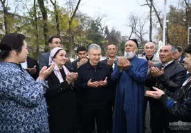 Prezident Mirzo Ulug‘bek tumanida faollar va nuroniylar bilan suhbatlashdi фото