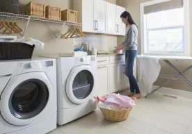 Çamaşır makinesinde yıkanması tavsiye edilmeyen giysiler фото