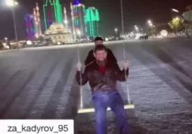 Checheniston rahbari Ramzon Qodirov bolaligini eslab arg‘imchoq uchmoqda (video) фото