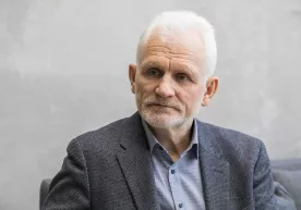 Беларусда Нобел мукофоти соҳиби 10 йилга қамалди фото