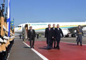 Qozogʻiston prezidenti ilk davlat tashrifi bilan Rossiyaga keldi фото