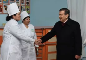 Shavkat Mirziyoyev: "375 ming bola va 80 mingga yaqin homilador ayol bepul vitamin va mineral komplekslari bilan ta’minlanadi" фото