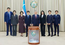 Президентликка номзод Шавкат Мирзиёев оила аъзолари билан сайловда овоз берди (фото) фото
