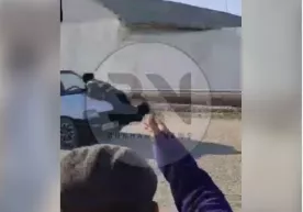 Бухорода Tico ҳайдовчиси ЙПХ ходимига бўйсунмай, уни судраб кетди фото