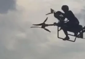 Dunyodagi ilk uchar skuter Xuanxe daryosi uzra uchib o‘tadi (video) фото