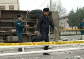 Тошкентда автобус бетон тўсиққа бориб урилди (фото, видео) фото