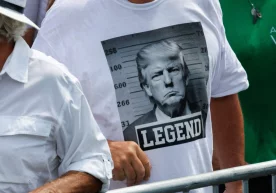 Трамп қамоқхонадаги суратидан 7,1 млн доллар ишлаб топди фото