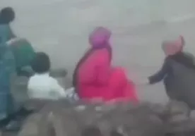 Тожикистонда селфи олмоқчи бўлган икки қиз дарёга тушиб кетди (видео) фото
