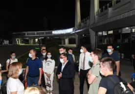 Koronavirusga qarshi kurashda hamkorlikda ishlash uchun rossiyalik mutaxassislar yetib keldi фото