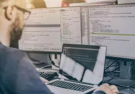 Россияни юз мингга яқин IT-мутахассис тарк этиши мумкинлиги тахмин қилинди фото