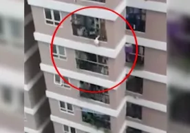 Yuragi bo‘shlar ko‘rmasin! Vetnamda ikki yashar qizcha 12-qavatdan tushib ketdi, lekin... (video) фото