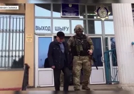 Ўзбекистон билан чегарадаги Қозоғистон божхона ходими пора билан қўлга тушди фото