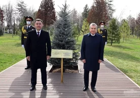 Шавкат Мирзиёев ва Садир Жапаров биргаликда кўчат экди (фото) фото